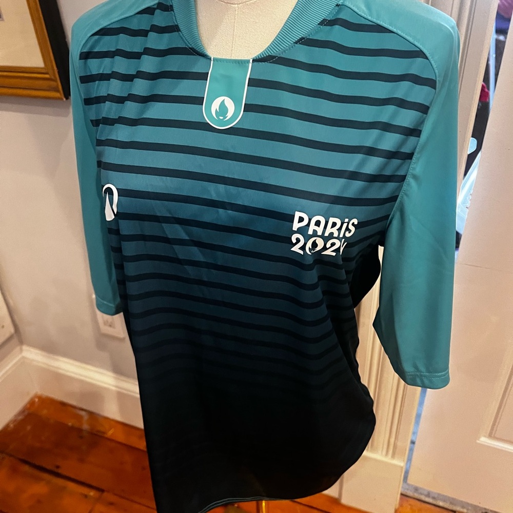 Official Paris 2024 Decathlon M unisex volunteer shirt